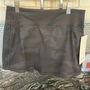 Lululemon pace rival camo skirt NWT 4
